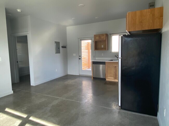 Building Photo - 618 Westgate Ave