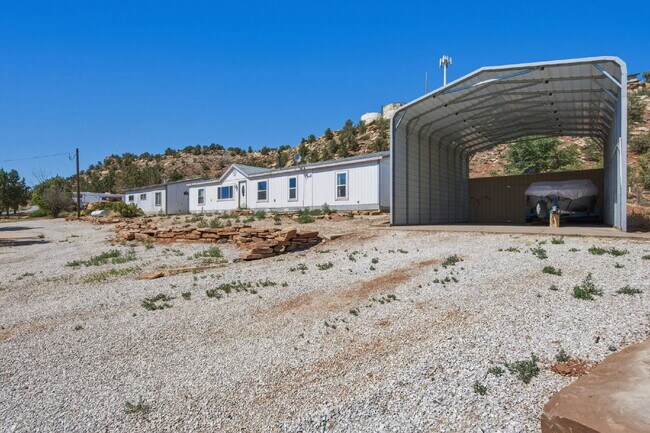 Foto del edificio - Rare 1.61 Acre Horse Property with Arena, Corrals, Shop & RV Parking
