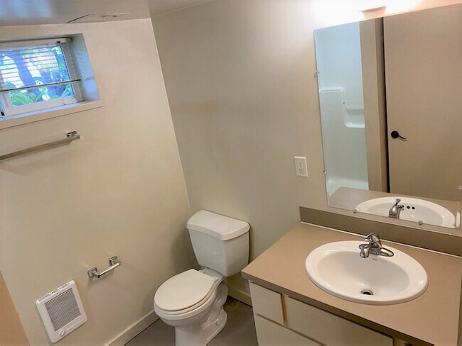 Building Photo - 305 NE 61st Ave