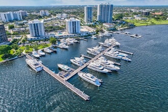 Building Photo - 134 Lakeshore Dr