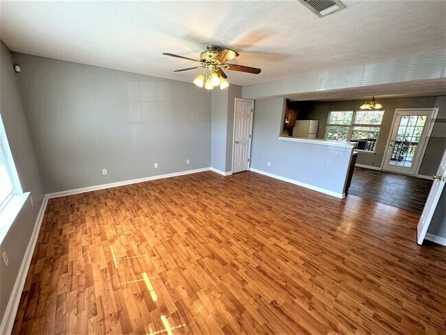 Foto del edificio - Patty Ct Townhome