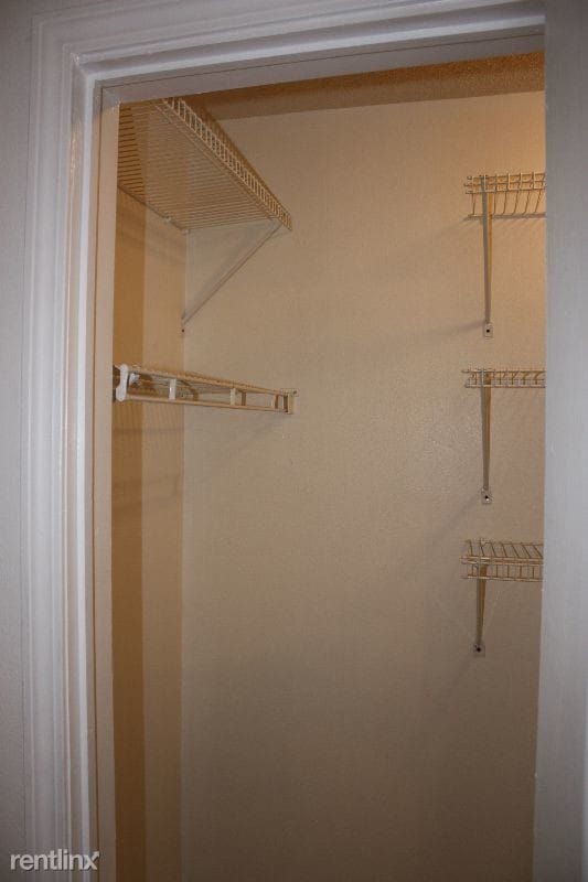 Building Photo - 3 br, 1.5 bath Townhome - 548 Holmes Blvd,