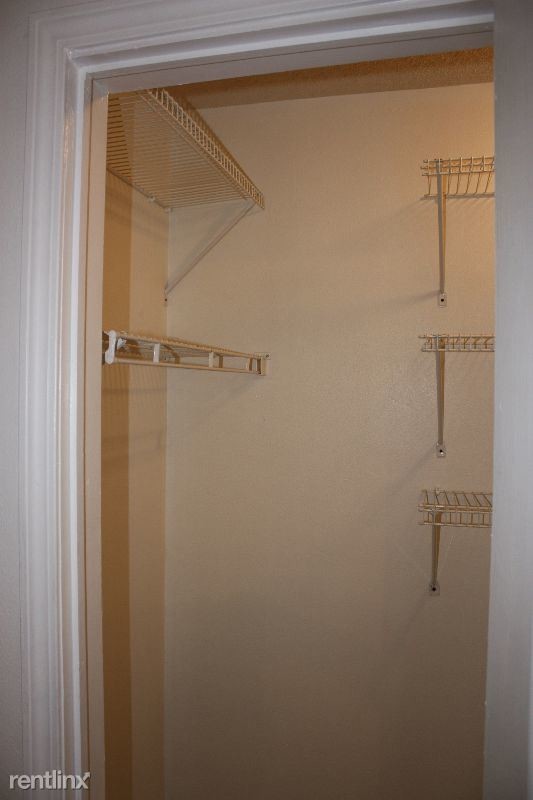 Foto del edificio - 3 br, 1.5 bath Townhome - 548 Holmes Blvd,