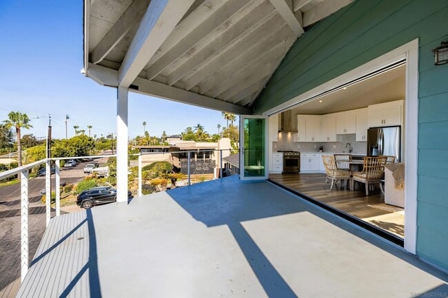 Building Photo - 1305 Blue Sky Dr