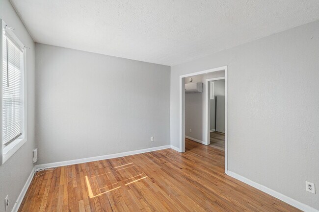 Building Photo - 3811 Fairmont Blvd