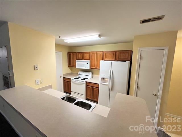 Foto del edificio - 9810 Campus Walk Ln