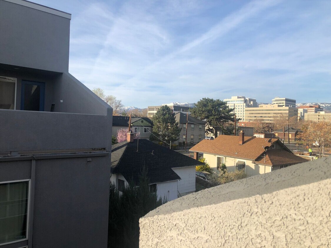 Primary Photo - 2 Bedroom / 2 Bathroom Downtown TownHome