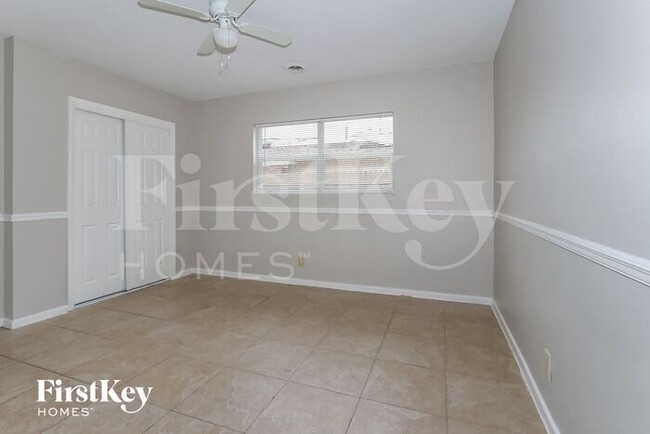 Building Photo - 811 Evergreen Dr