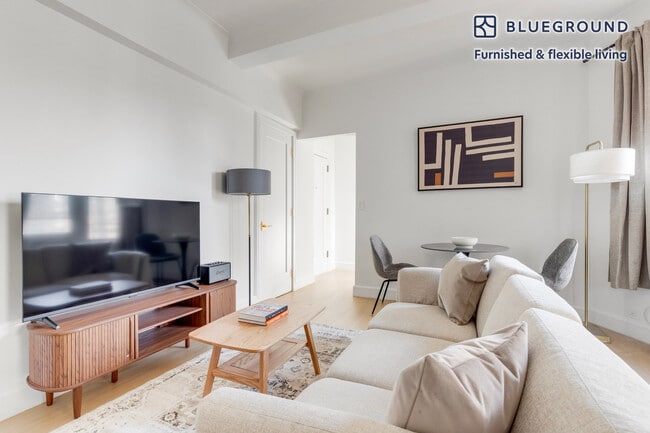 Building Photo - 244 W 72nd St