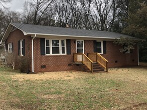 Building Photo - 626 Tuckaseege Rd