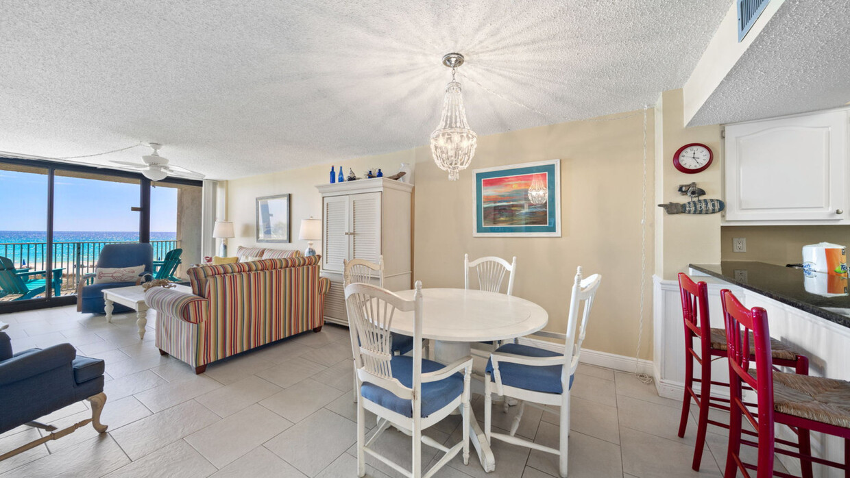 Foto principal - 7205 Thomas Dr