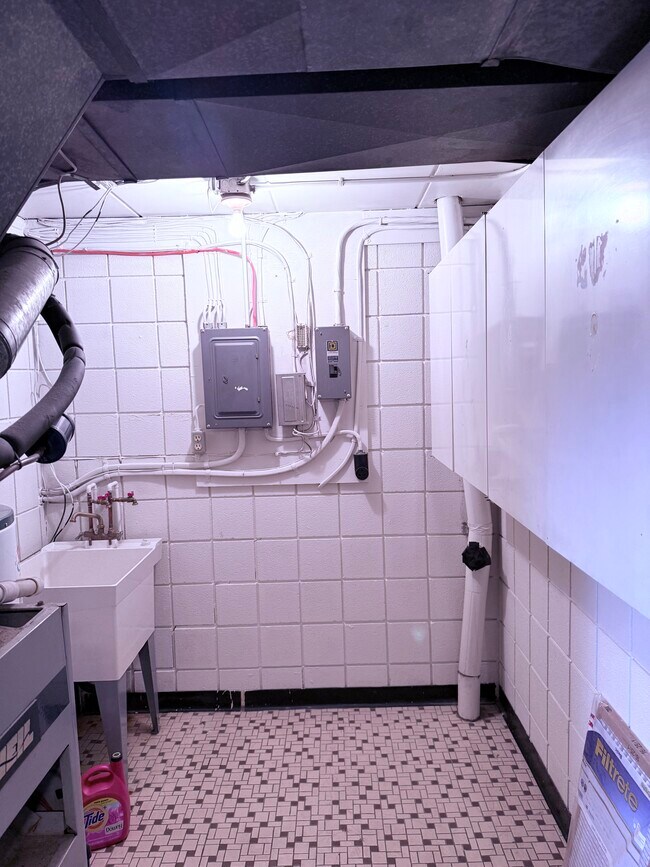 Foto del edificio - 437 College Ave