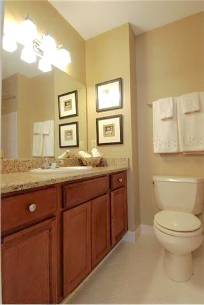 Foto del edificio - Green Hills living at its best. 2 BR 2.5 B...