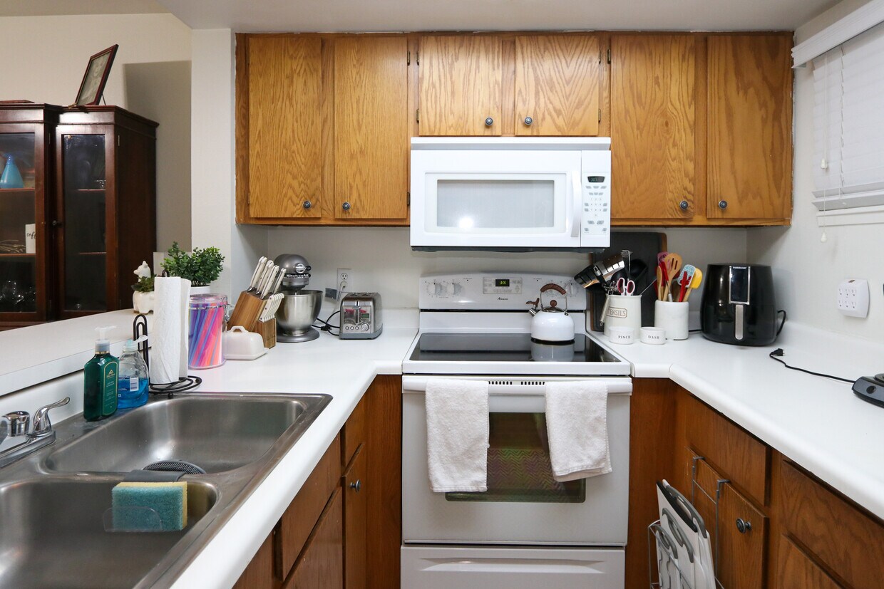 Primary Photo - 953 E Springcrest Ct