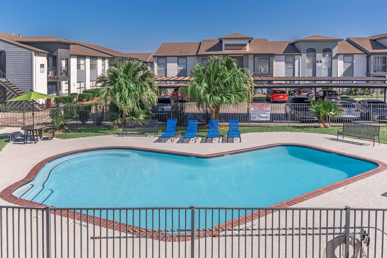 2 piscinas - Gables at Richmond Apartments