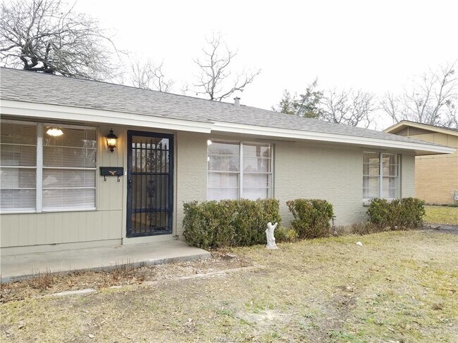 Building Photo - 1702 E William Joel Bryan Pkwy