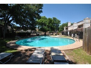 Building Photo - 1703 Timberwood Dr