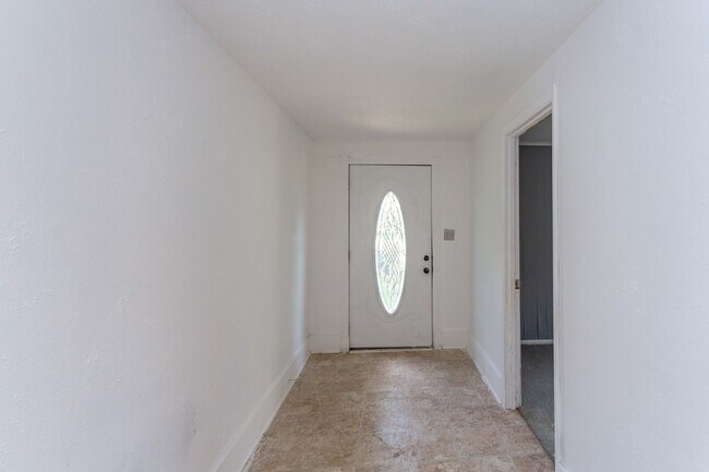Building Photo - 1710 Pearl Ave