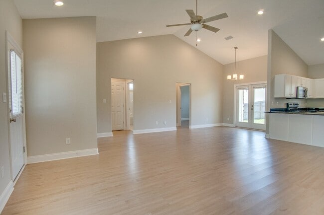 Building Photo - Stunning 3 Bedroom townhome in Gulf Breeze...