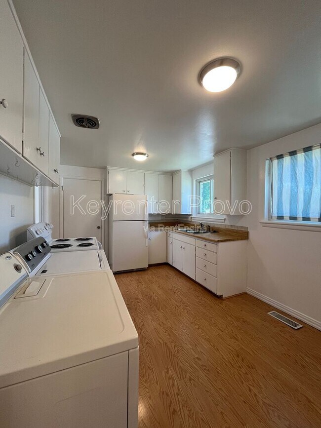 Foto del edificio - 1589 S 200 E St