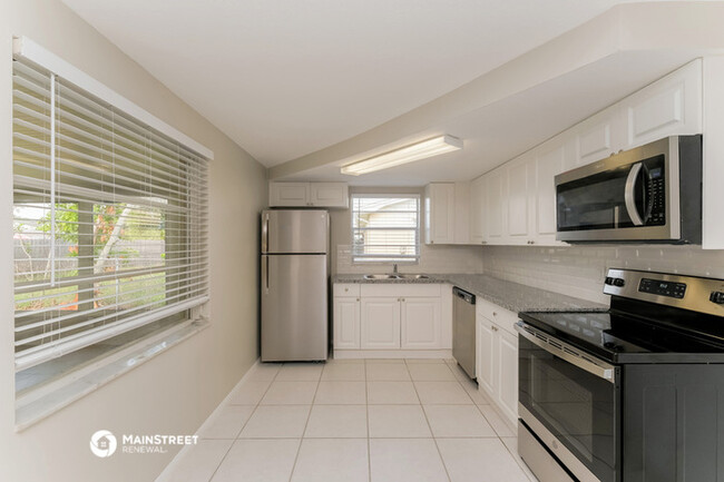 Foto del edificio - 3136 Holiday Lake Dr