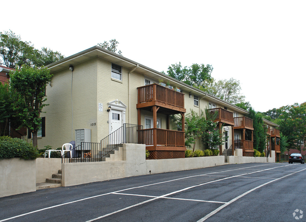 Primary Photo - 1019 Greenwood Ave NE