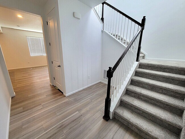 Foto del edificio - ALL PROSPECTIVE TENANTS MUST SUBMIT A $58 NON-REFUNDABLE APPLICATION FEE PER APPLICANT ONLINE AND...