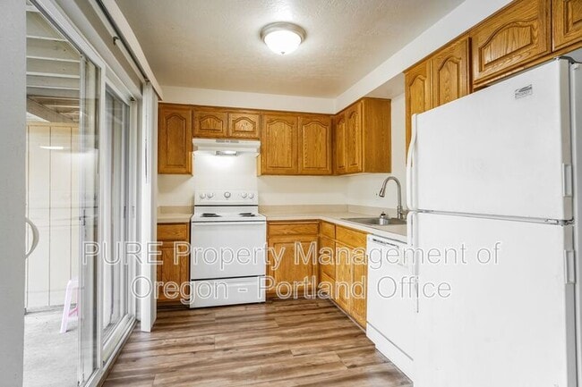 Building Photo - 8590 SE 72nd Ave