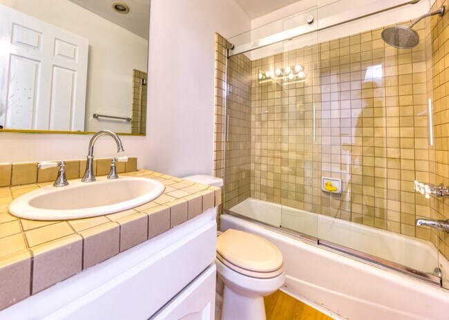 Foto del edificio - 1040 N Gardner St