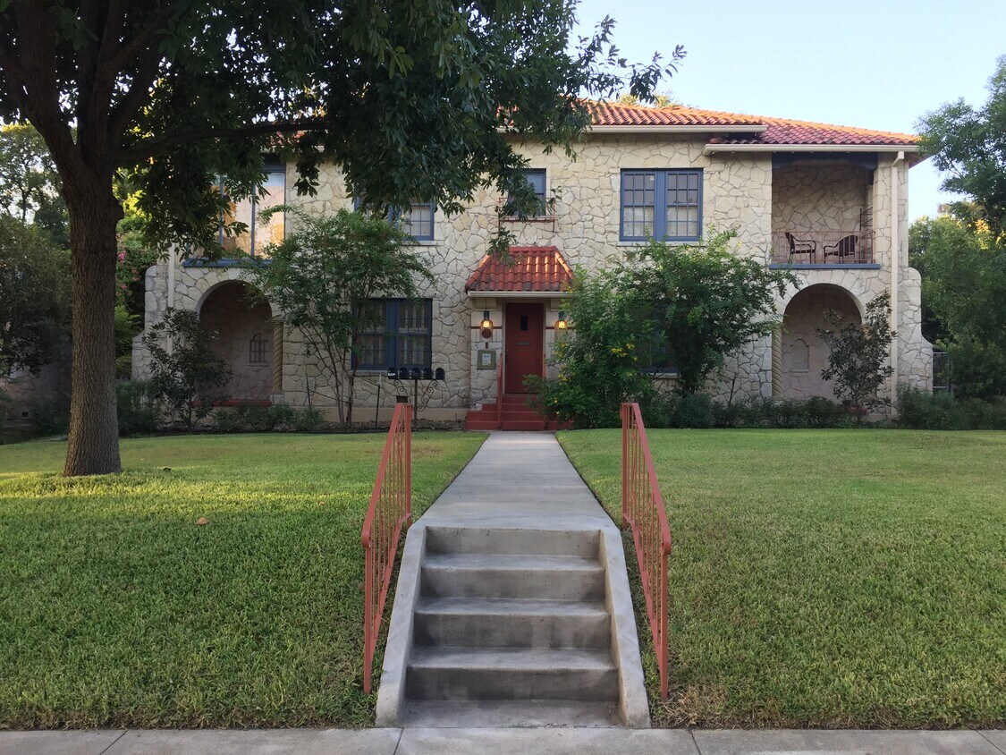 Foto principal - 254 E Rosewood Ave