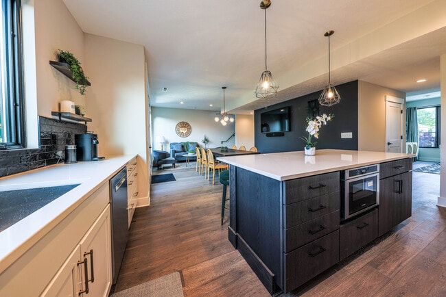 Building Photo - 362 Zimpfer St