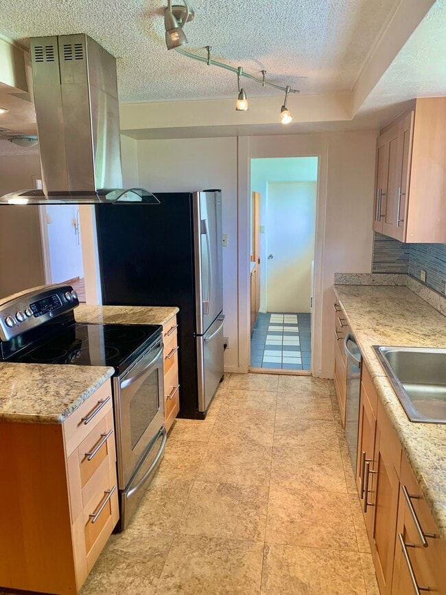 Building Photo - Partially remodeled 3 Bedroom / 2.5 Bath in Wailuku for rent!