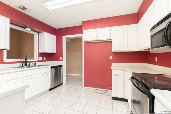 Building Photo - 2303 Stoney Trail Cir