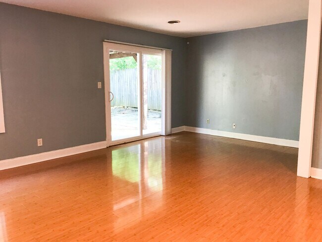 Foto del edificio - ** 3 Bed 2 Bath located behind Faulkner ** Call the self showing number to schedule a tour 334-36...