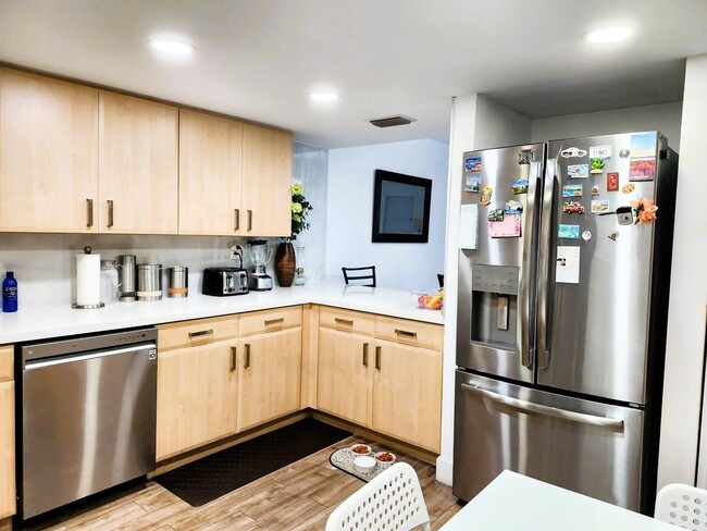 Building Photo - 575 NW 98th Ave
