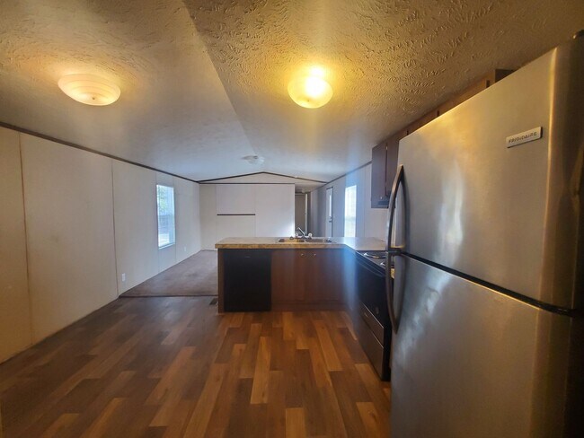 Foto del edificio - 2165 Grand Prix ~ Patriot Pines