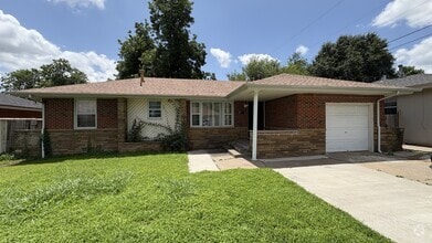 Building Photo - 4604 NW 12th St