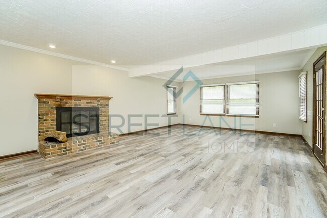 Building Photo - REDUCED! - Now offering $500 off first ful...
