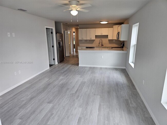 Building Photo - 600 Zara Goza Ct