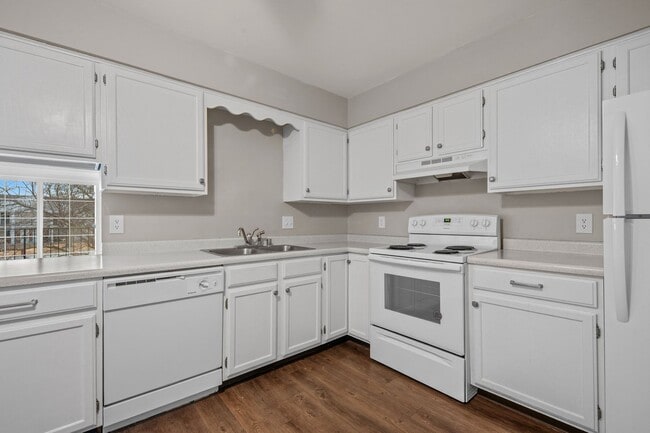 Building Photo - 2 Bedroom 2 Bathroom