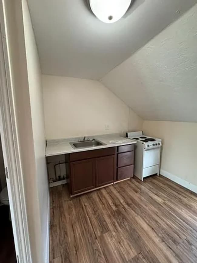 306-308 4th St - 306-308 4th St Fall River Apartment