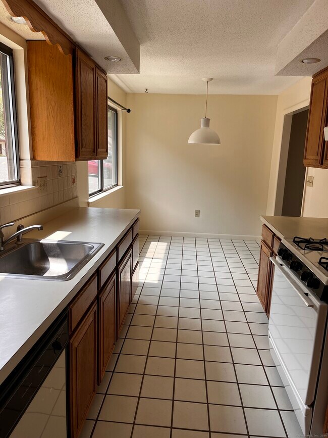 Building Photo - 150 Beacon Hill Common