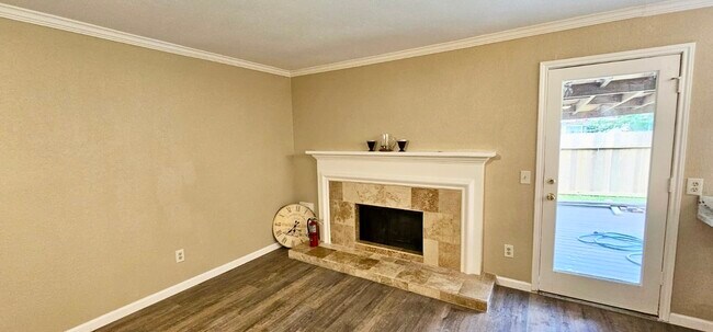 Foto del edificio - 3214 Bayou Crossing