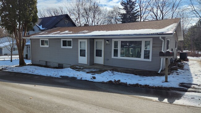 Building Photo - 30917 Shady Ln