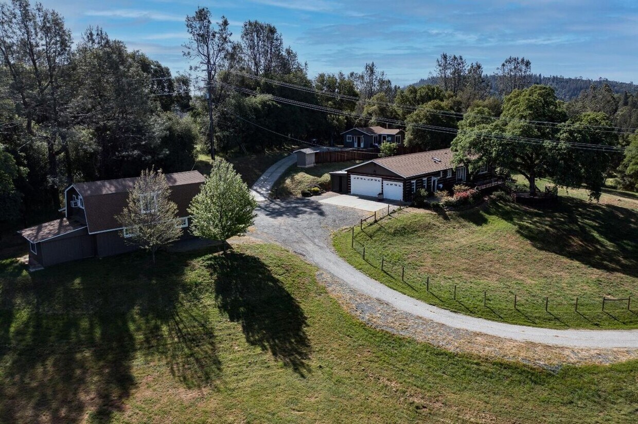 Primary Photo - 21495 Armstrong Rd