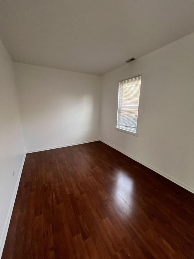 Building Photo - 3 bedroom in Chicago IL 60632