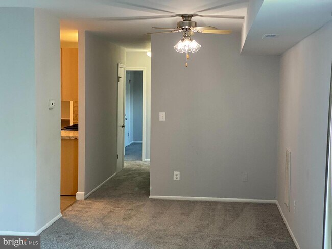 Building Photo - 5544 Karen Elaine Dr