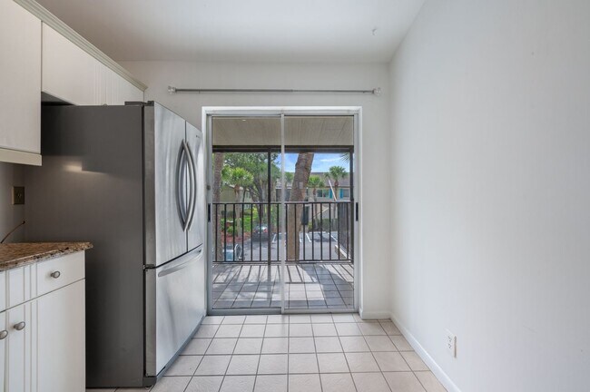 Foto del edificio - 4130 Looking Glass Ln