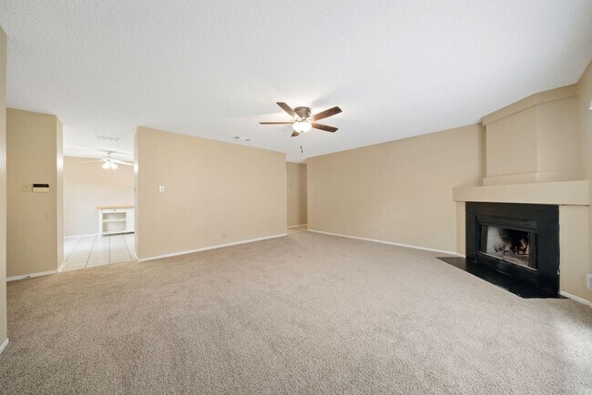 Foto del edificio - 4 Bedroom/2 Bath Hunters Chase Subdivision