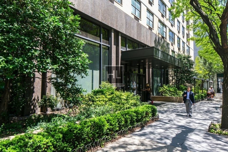 Primary Photo - 45 W 60th St